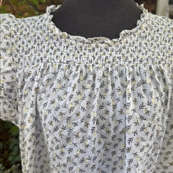 Old Navy XXL Tall Smocked Woman’s Top,Cream & Gold Shimmer Thread. 97% cotton. - Picture 2 of 11